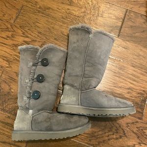 UGG Boots Bailey Button Triplet - Size 7